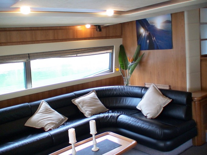 The Yacht SEA STREAM Lounge